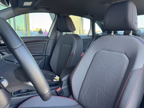 Used 2024 Volkswagen Jetta GLI 40th Anniversary Edition image 32