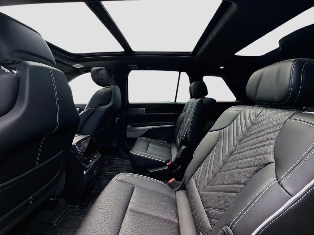 Certified 2026 Cadillac Vistiq Sport w/ LPO, Floor Liner Package AWD/4WD image 26