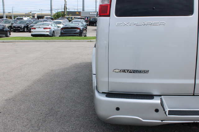 Used 2017 Chevrolet Express 2500 RWD image 35