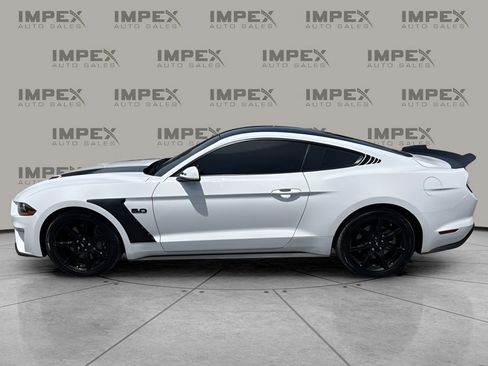 Used 2018 Ford Mustang GT w/ Black Accent Pkg RWD image 2