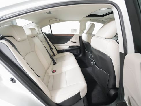 New 2025 Lexus ES 350 w/ Premium Package image 16