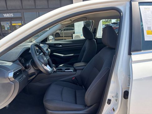 Used 2025 Nissan Altima 2.5 SV FWD image 27