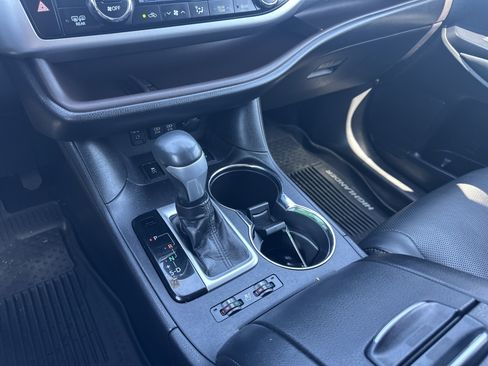 Used 2018 Toyota Highlander Limited Platinum w/ Protection Package #3 AWD/4WD image 34