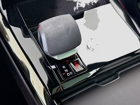 Used 2025 Land Rover Range Rover Sport Autobiography image 17