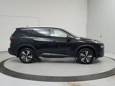 Used 2025 Nissan Rogue SL AWD/4WD image 8