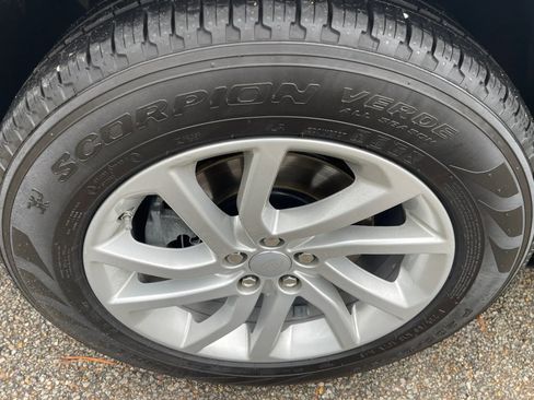 Used 2018 Land Rover Discovery Sport HSE AWD/4WD image 9