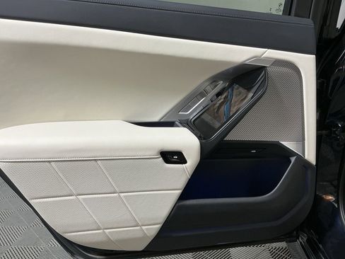 Certified 2024 BMW i7 xDrive60 image 25