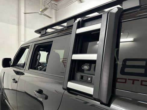 Used 2022 Land Rover Defender 110 X-Dynamic SE AWD/4WD image 19