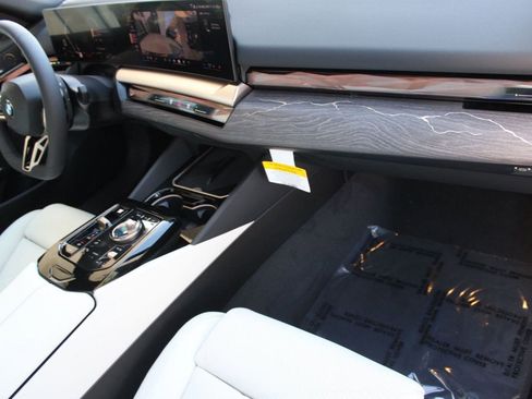 New 2026 BMW 530i w/ M Sport Package image 31