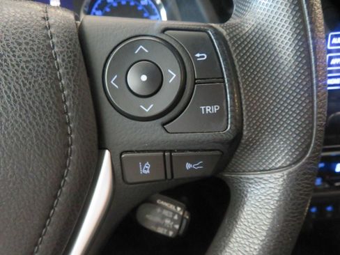 Used 2017 Toyota Corolla XLE FWD image 15