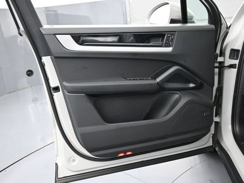 Certified 2025 Porsche Cayenne S AWD/4WD image 15