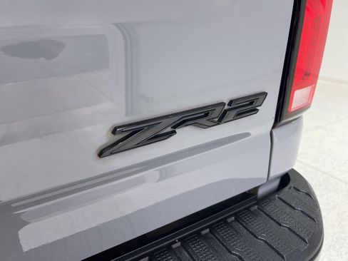 Used 2024 Chevrolet Silverado 2500 ZR2 w/ Technology Package image 29