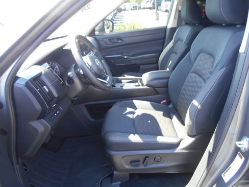 Used 2025 Nissan Pathfinder SV w/ Cargo Package AWD/4WD image 6
