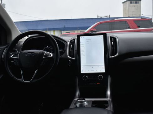 Used 2023 Ford Edge SEL image 2