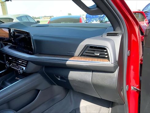 Used 2025 Chevrolet Tahoe High Country AWD/4WD image 19