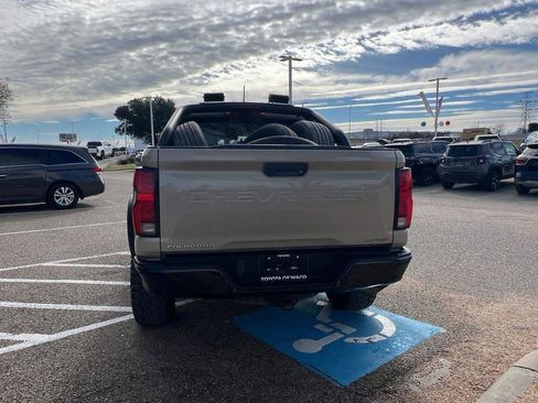 Used 2024 Chevrolet Colorado ZR2 w/ ZR2 Convenience Package III image 4