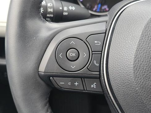 Used 2022 Toyota RAV4 XLE Premium image 18