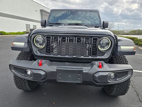 Used 2025 Jeep Wrangler Unlimited Rubicon image 14