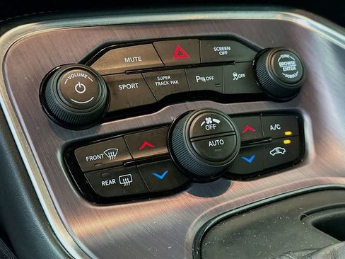 Used 2018 Dodge Challenger GT w/ Driver Convenience Group image 16