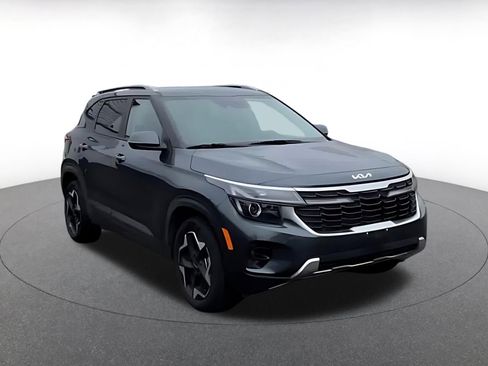 Used 2025 Kia Seltos S image 3