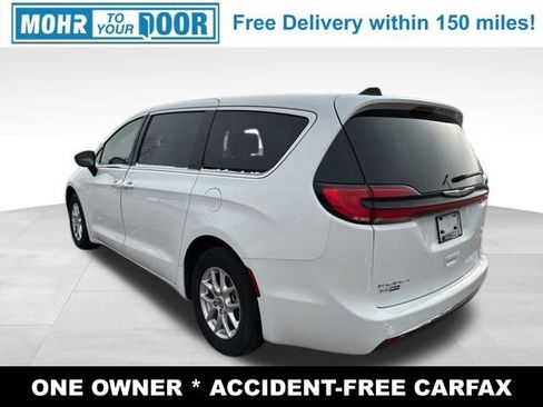 Used 2024 Chrysler Pacifica Touring-L image 7