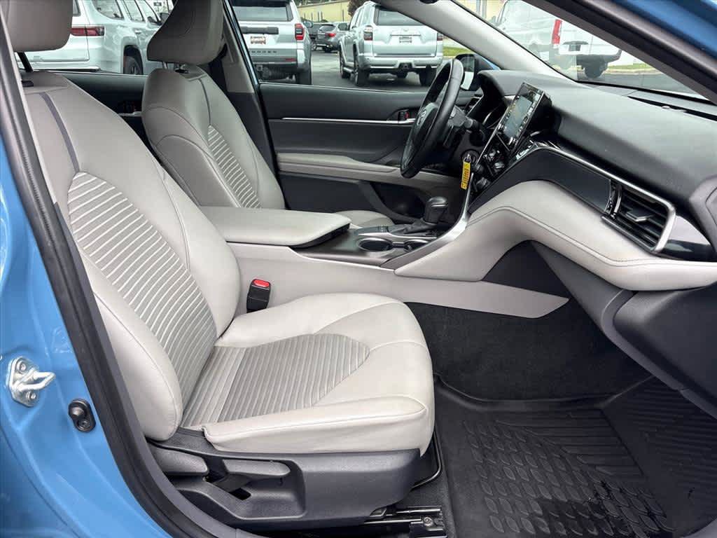 Used 2023 Toyota Camry SE FWD image 6
