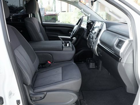 Used 2021 Nissan Titan SV image 33