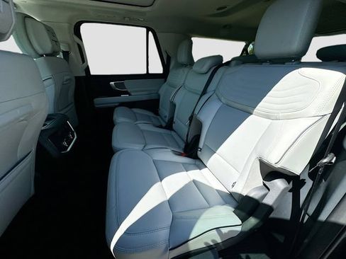 New 2026 Ford Expedition Max Platinum w/ Platinum Ultimate Package AWD/4WD image 16