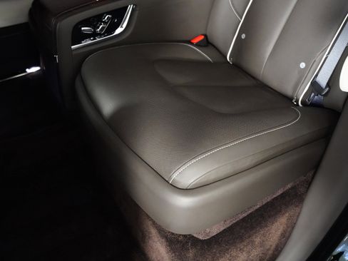 Used 2023 Rolls-Royce Cullinan w/ Cullinan Package image 42