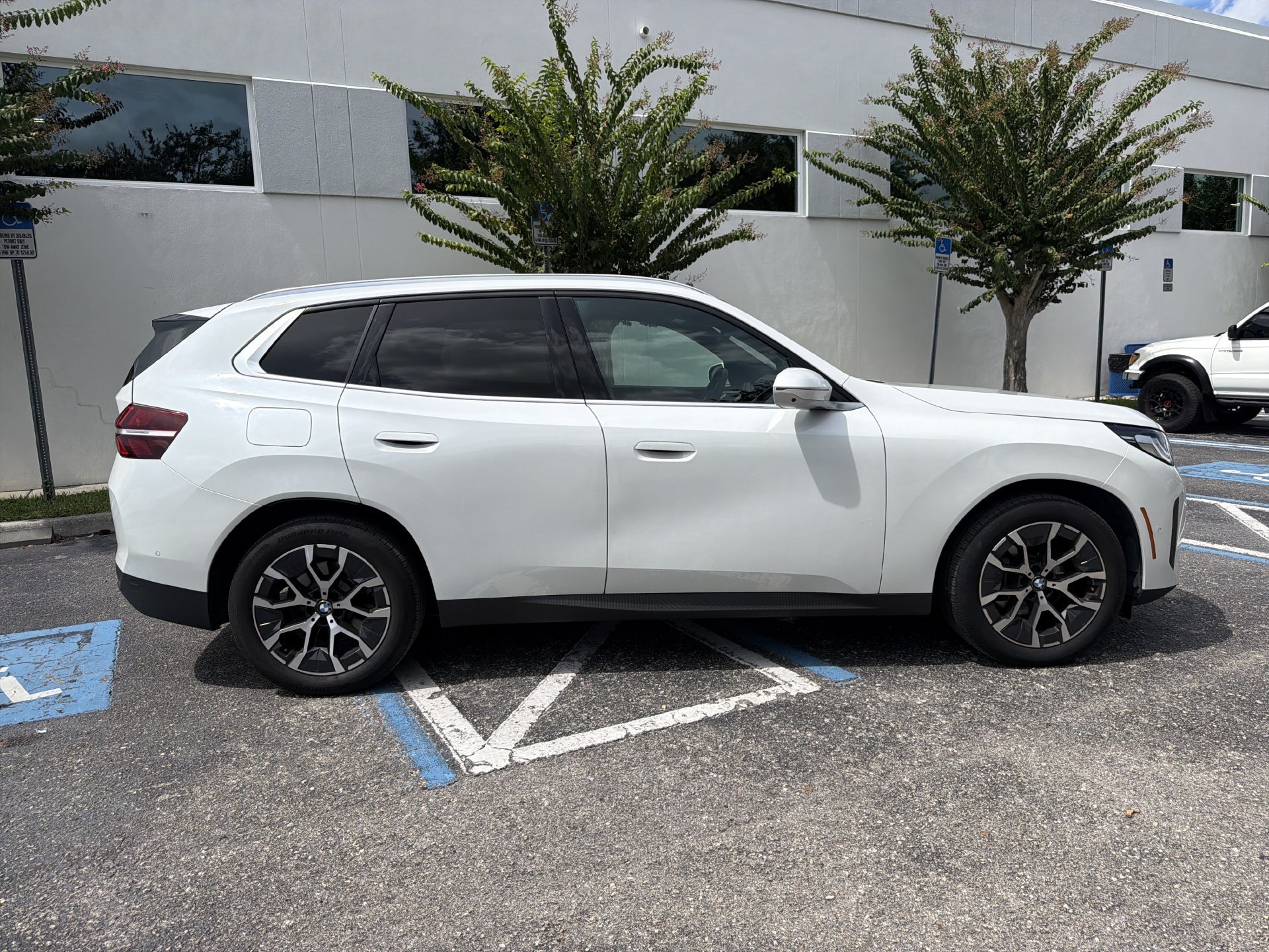 Certified 2025 BMW X3 xDrive30i AWD/4WD image 3