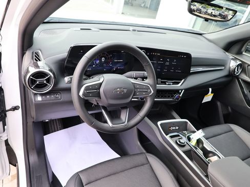 New 2026 Chevrolet Equinox LT w/ Convenience Package II AWD/4WD image 24
