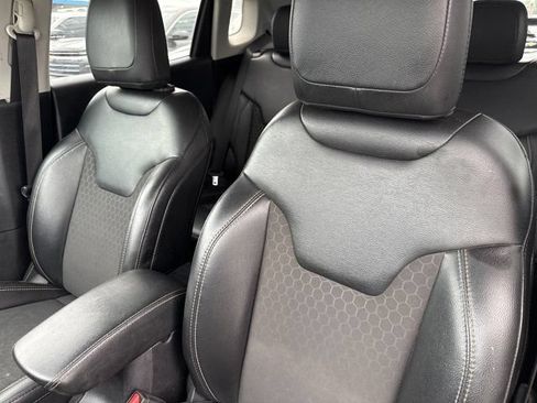 Used 2020 Jeep Compass Latitude w/ Cold Weather Group AWD/4WD image 14