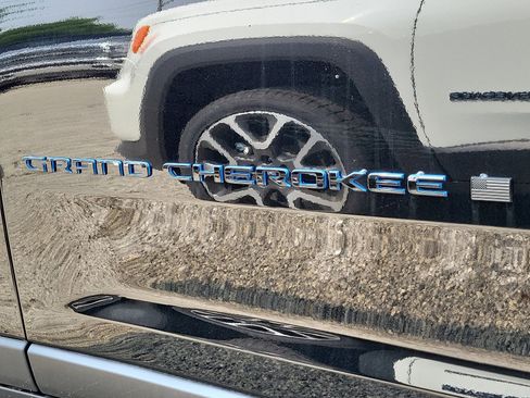 New 2023 Jeep Grand Cherokee Trailhawk image 5