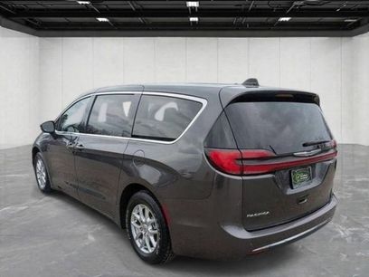 Used 2023 Chrysler Pacifica Touring-L
