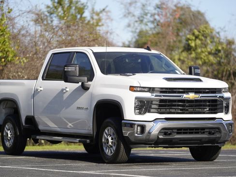 Used 2025 Chevrolet Silverado 2500 LT w/ Convenience Package image 35