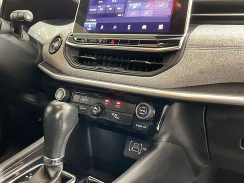 Used 2023 Jeep Compass Latitude image 18