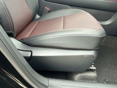 Used 2025 Nissan Kicks SR FWD image 17
