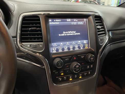 Used 2018 Jeep Grand Cherokee Overland AWD/4WD image 24