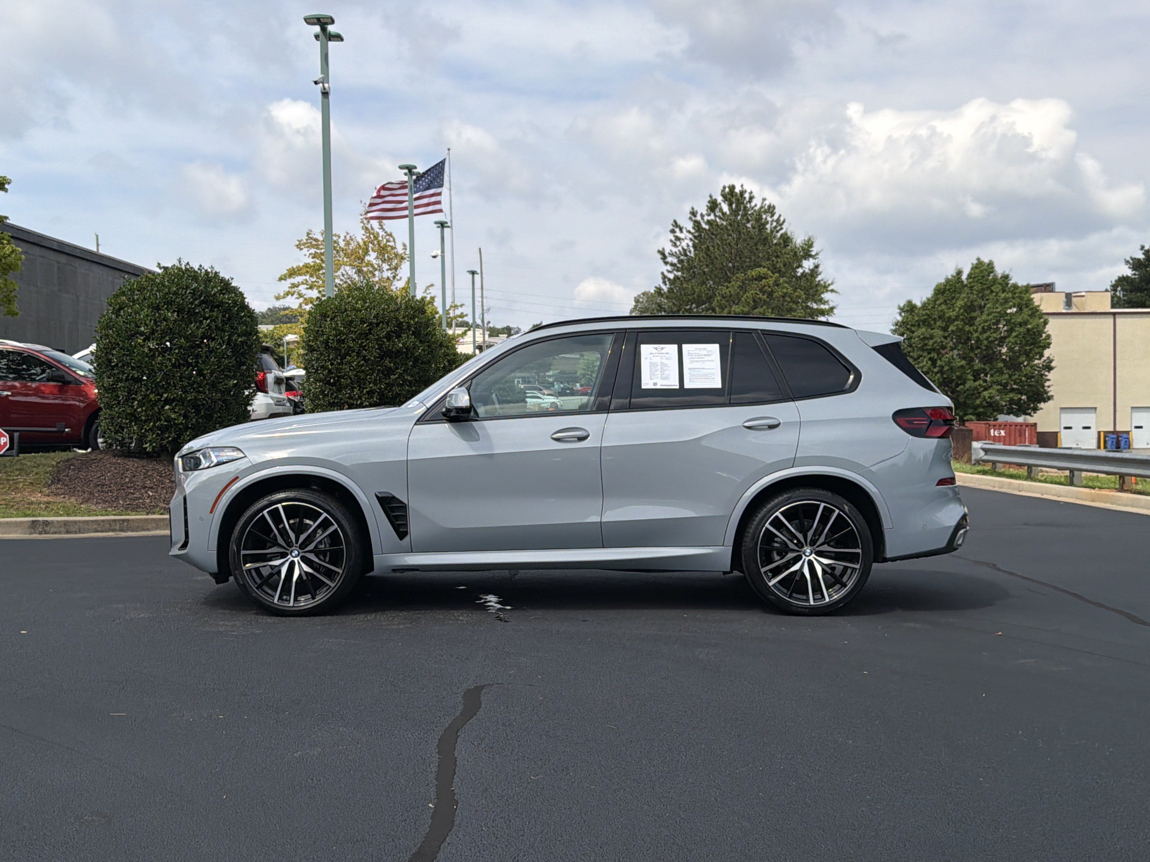 Used 2025 BMW X5 sDrive40i w/ M Sport Package RWD image 12