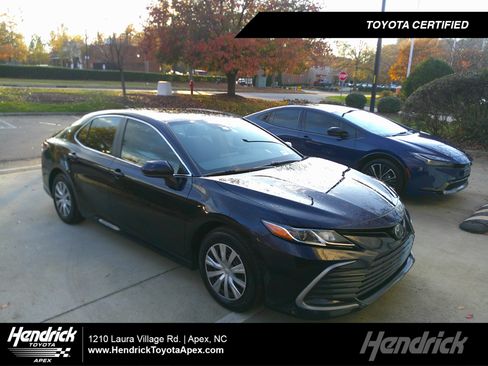 Used 2022 Toyota Camry LE image 1