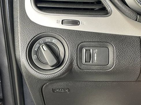 Used 2018 Dodge Journey SE w/ Connectivity Group FWD image 14