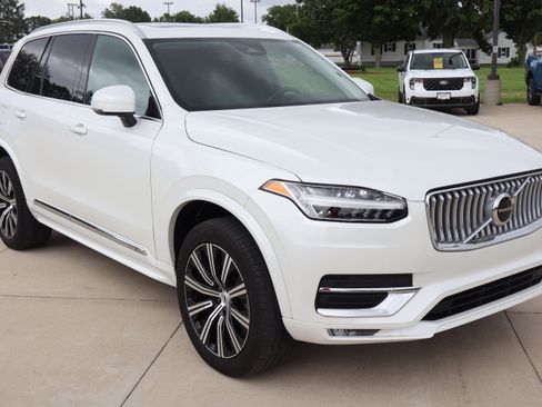 Used 2024 Volvo XC90 B5 Core w/ Protection Package Premier AWD/4WD image 3