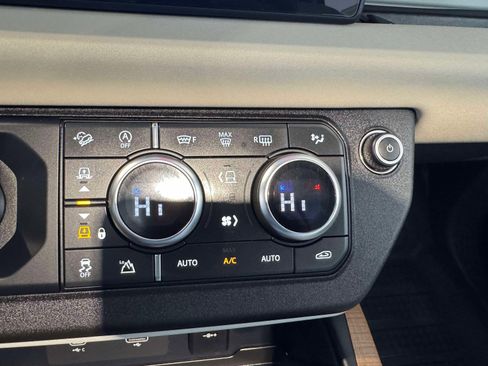 Used 2021 Land Rover Defender 110 S image 25