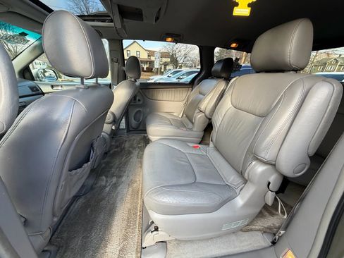 Used 2004 Toyota Sienna XLE Limited image 13