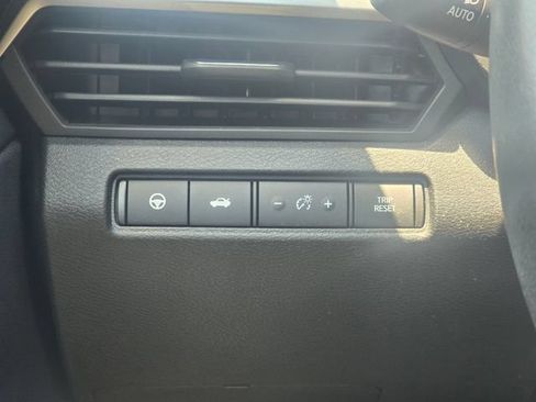 Used 2024 Nissan Altima 2.5 SV w/ SV Premium Package FWD image 15