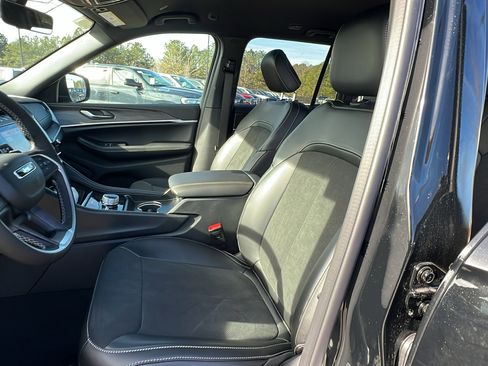 New 2026 Jeep Grand Cherokee Altitude image 17