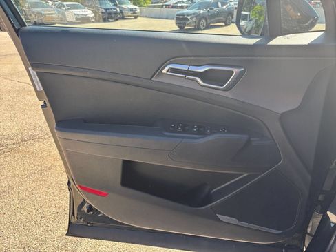 Used 2025 Kia Sportage LX FWD image 18