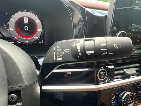 Used 2023 Nissan Pathfinder Platinum FWD image 16