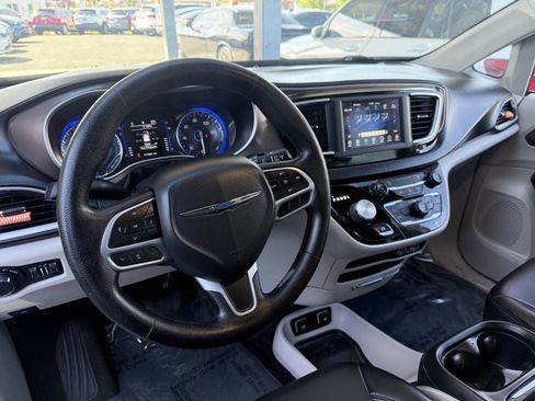 Used 2021 Chrysler Voyager Lxi image 9