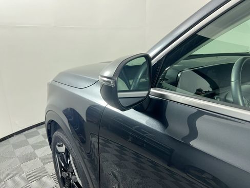 Certified 2024 Kia Telluride EX w/ EX Captain's Chair Package FWD image 10